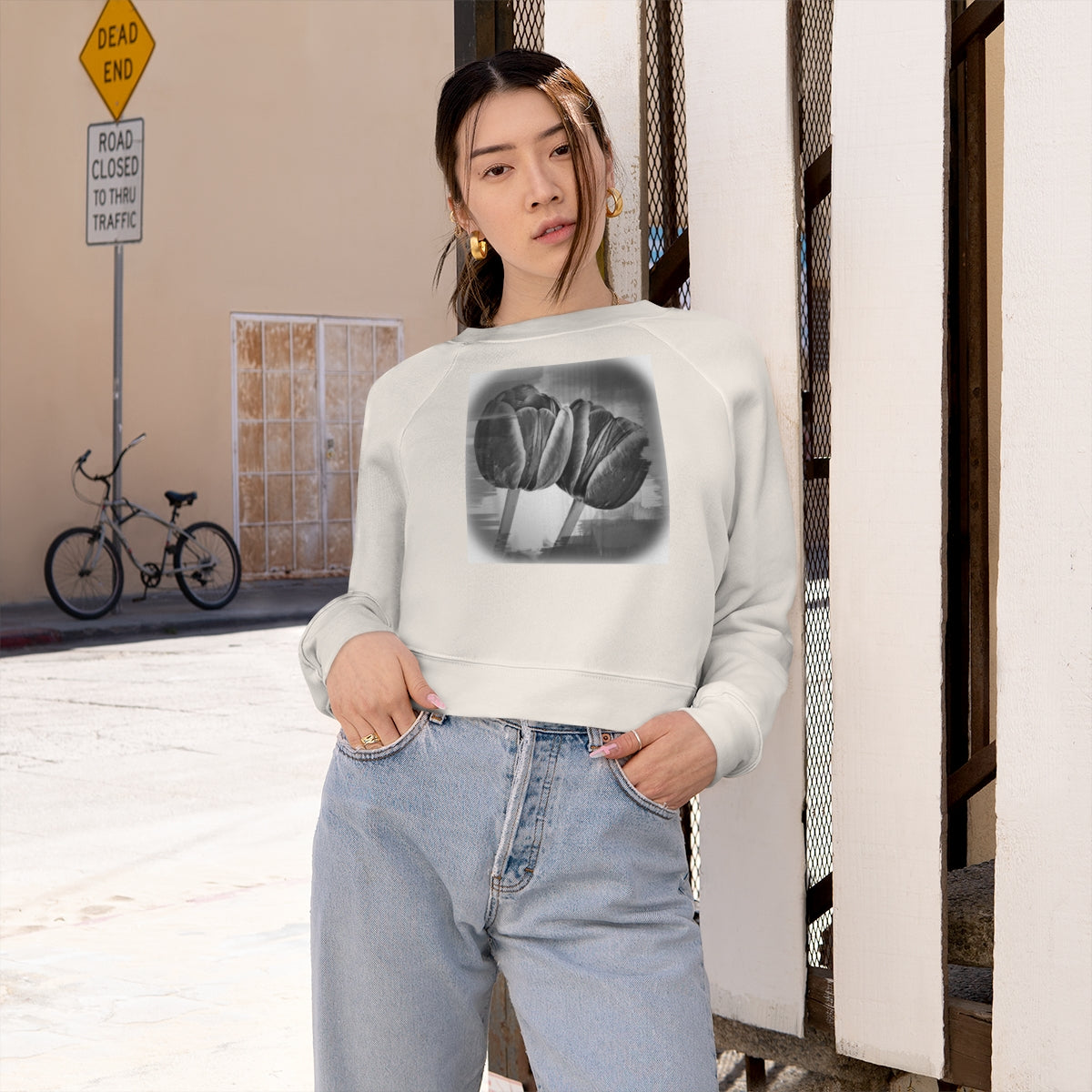 Vintage Style White Cropped Fleece Sweatshirt with Monochrome Tulips