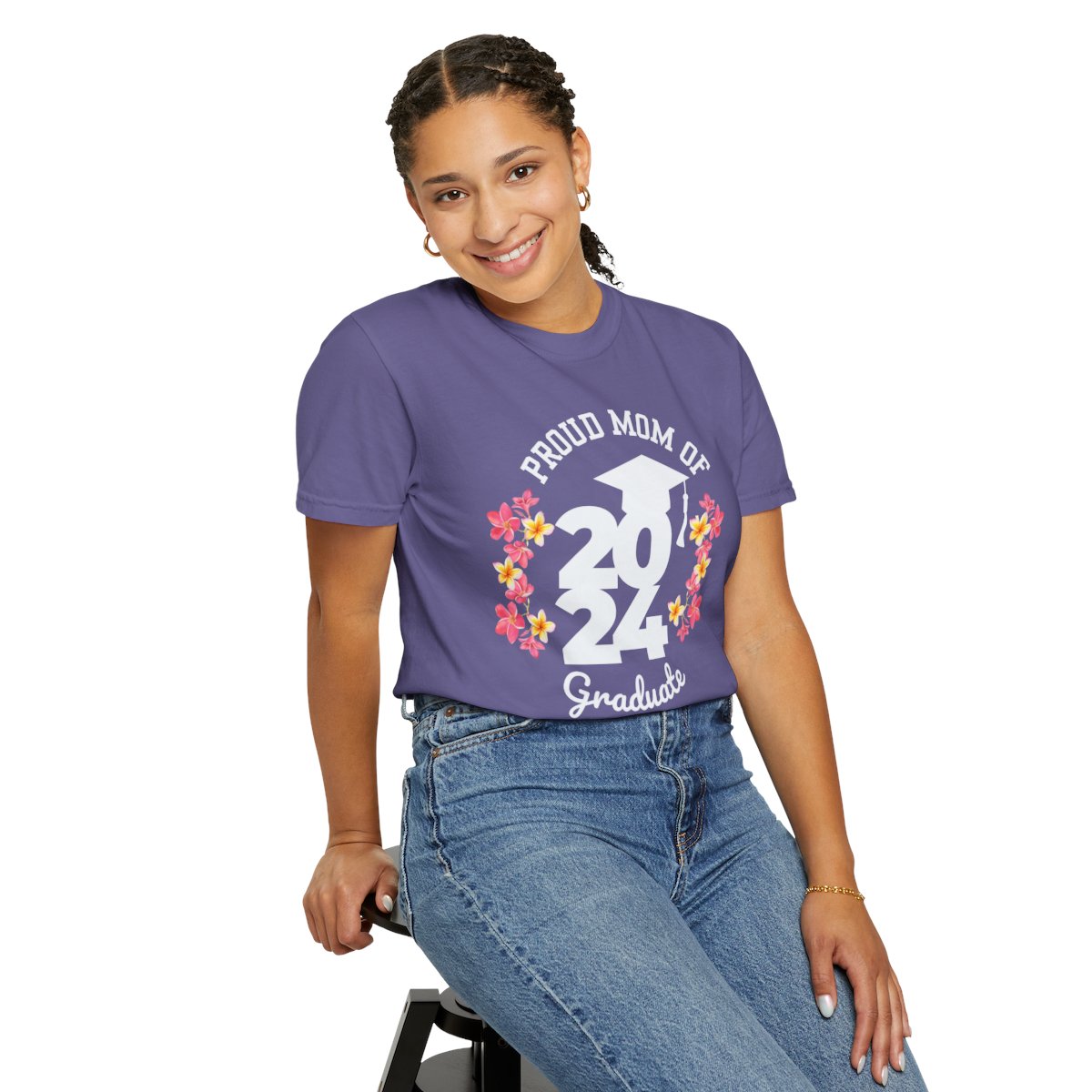 2024 Graduate Proud Mom Comfy T-shirt with Light Letters