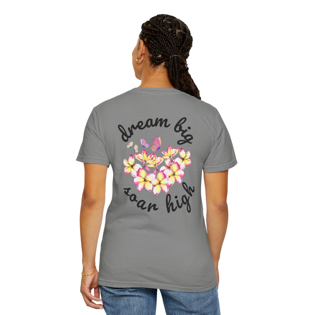 2024 Graduate Proud Mom Comfy T-shirt with Dark Letters