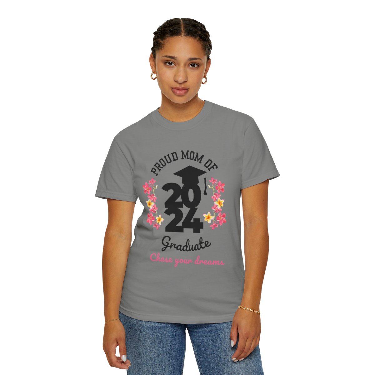 2024 Graduate Proud Mom Comfy T-shirt with Dark Letters