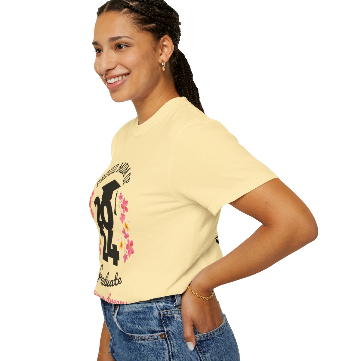 2024 Graduate Proud Mom Comfy T-shirt with Dark Letters