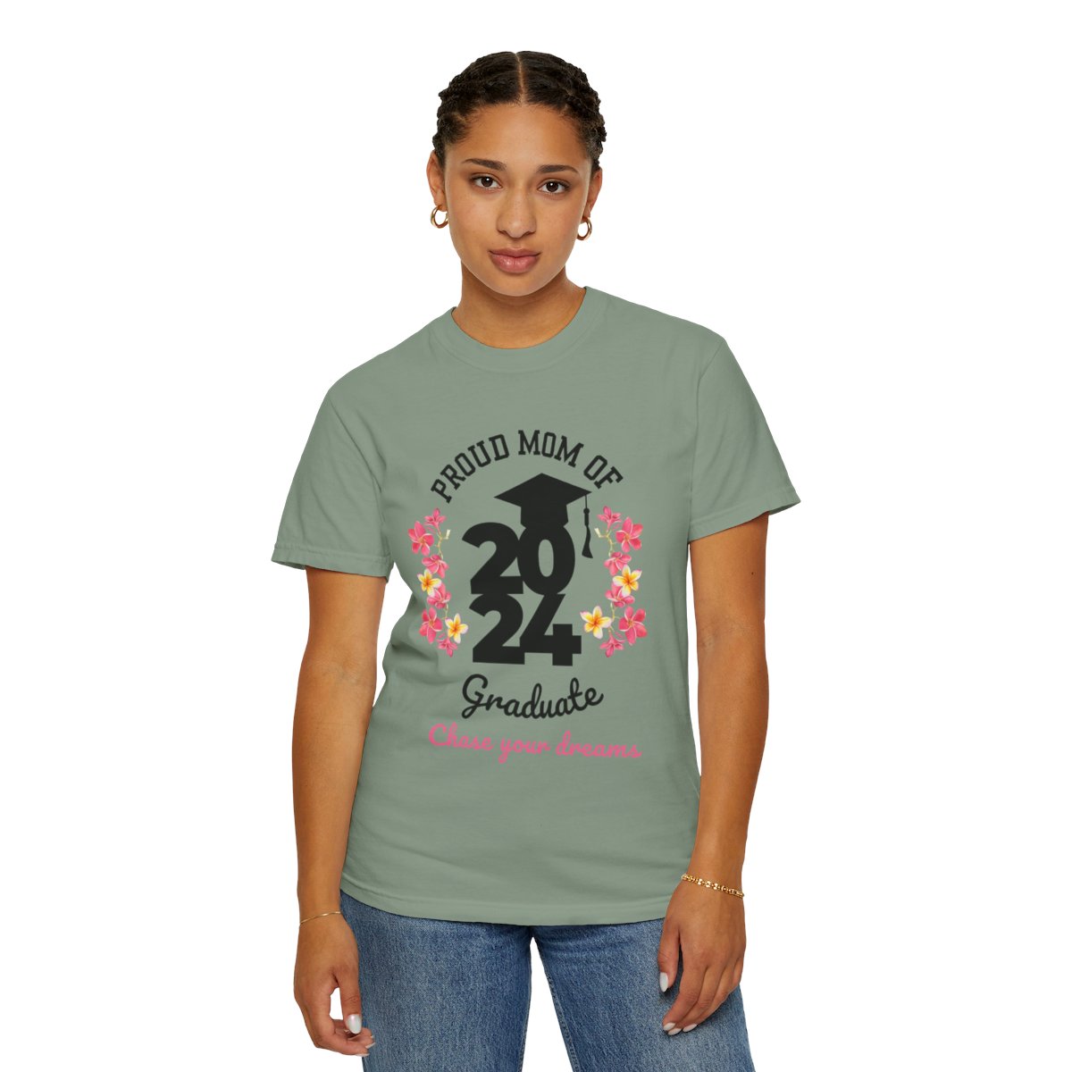 2024 Graduate Proud Mom Comfy T-shirt with Dark Letters