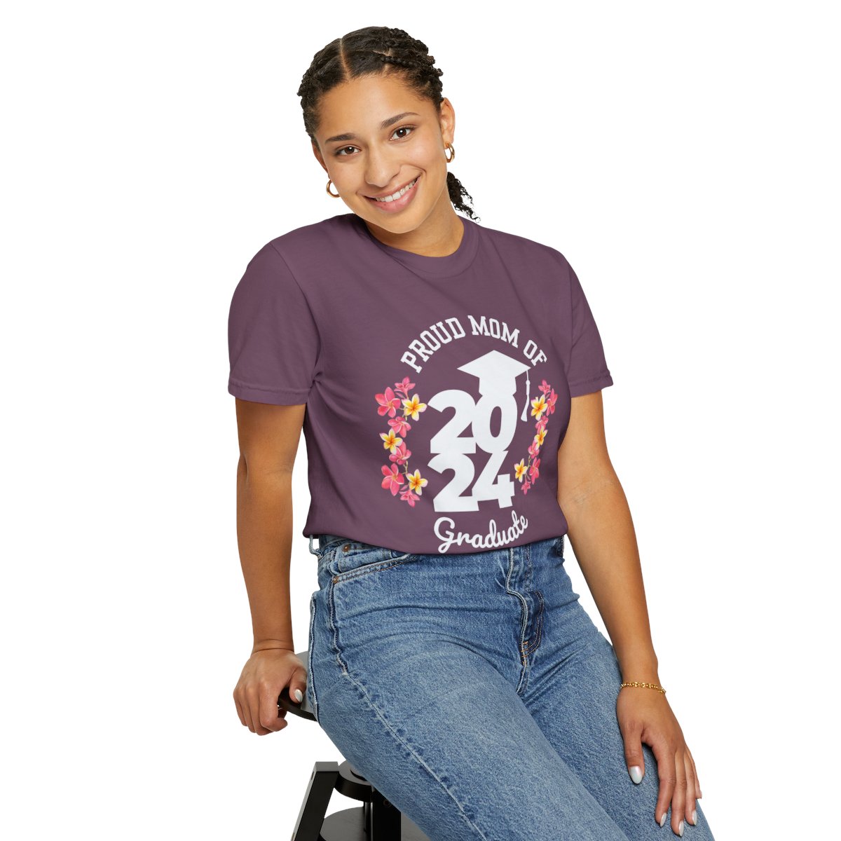 2024 Graduate Proud Mom Comfy T-shirt with Light Letters