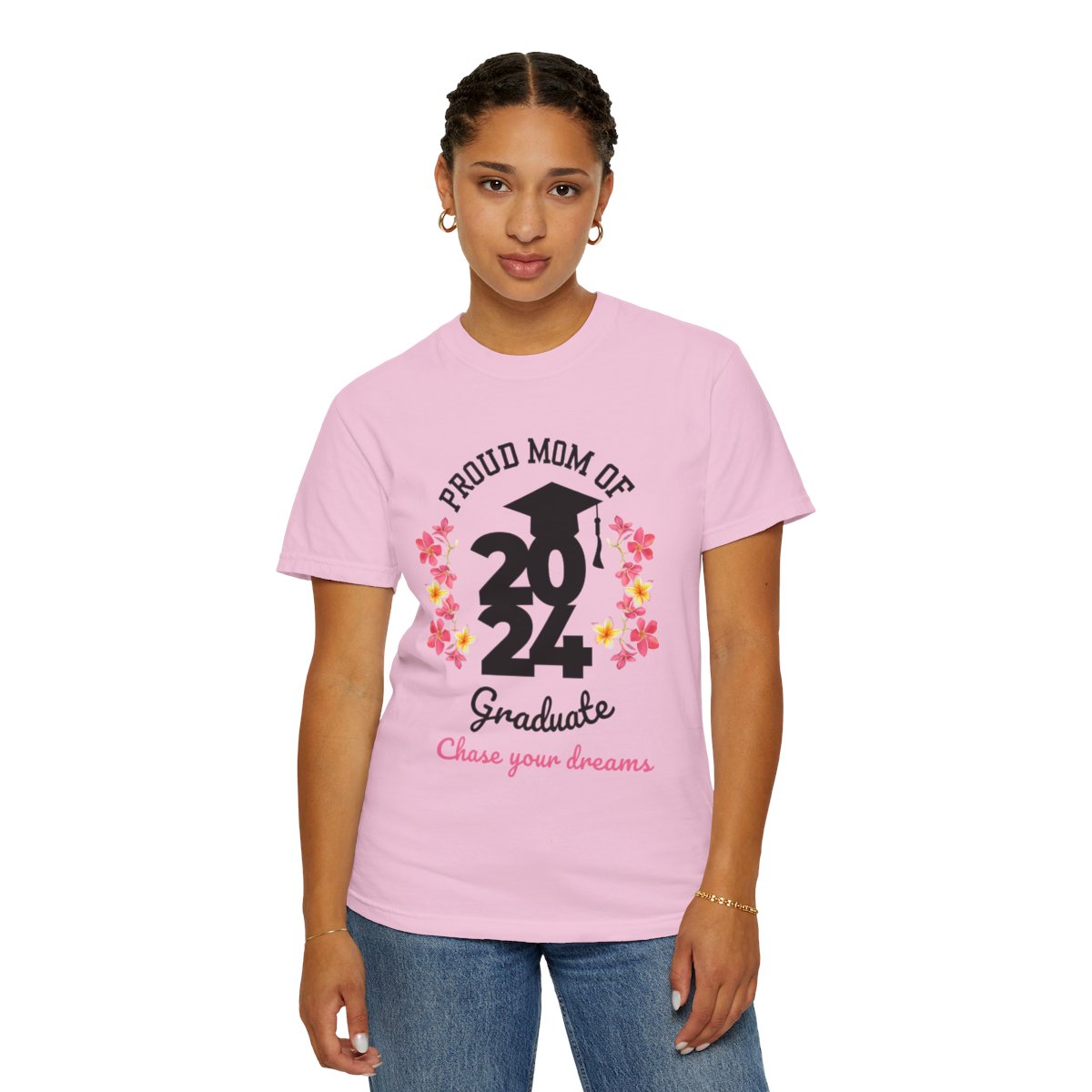 2024 Graduate Proud Mom Comfy T-shirt with Dark Letters