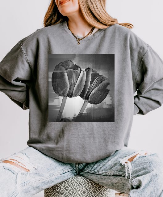 Comfy Oversized Vintage Style Grey Sweatshirt with Monochrome Tulips
