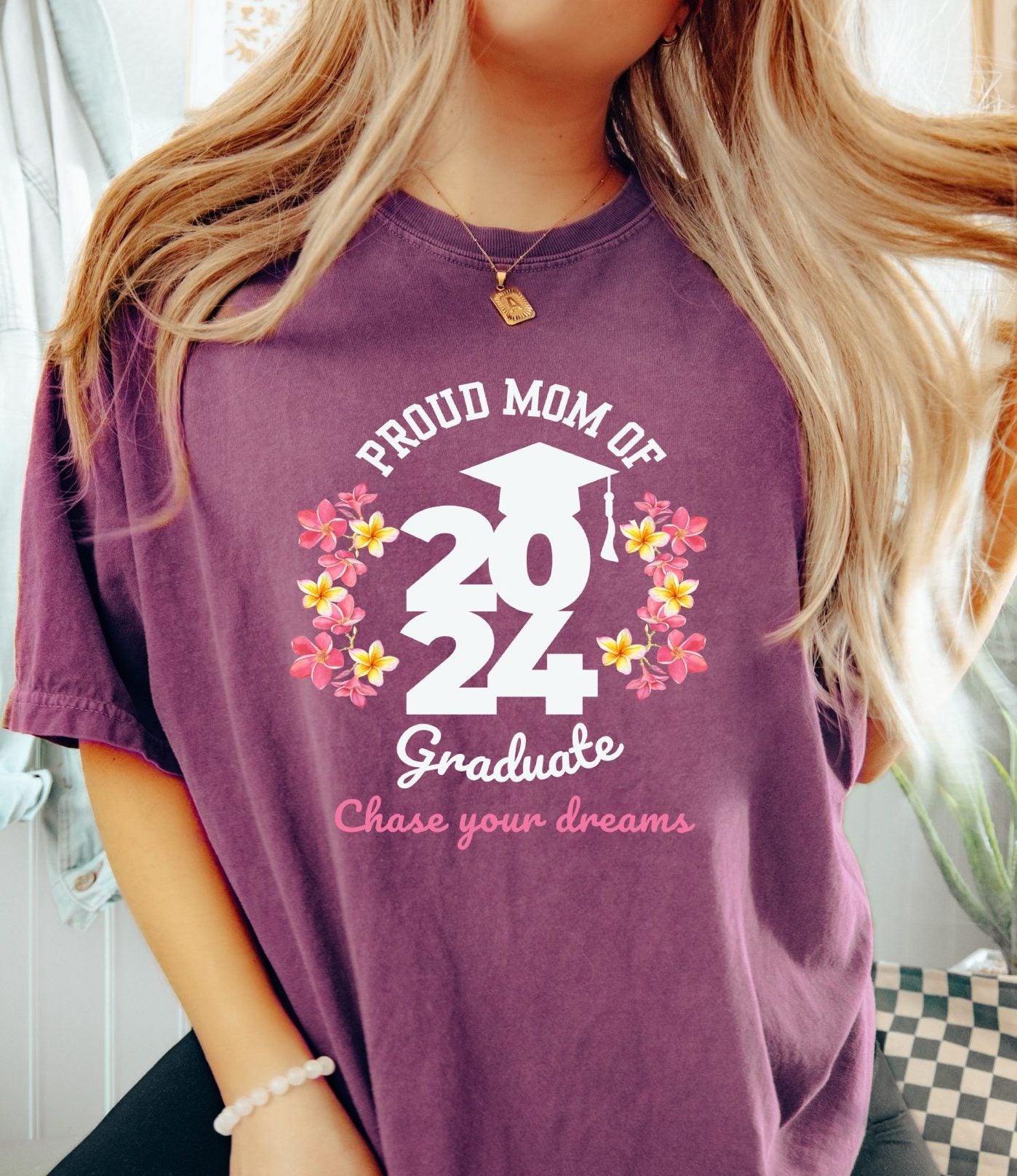 2024 Graduate Proud Mom Comfy T-shirt with Light Letters